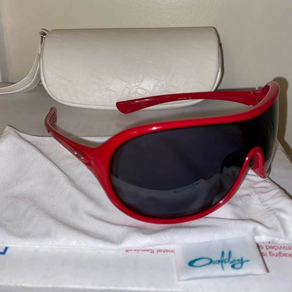 Oakley Immerse Red Carpet w/ Grey Lenses Sun Glasses - Picture 2 of 6